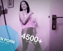Fresh Girl A Des Relations Sexuelles Dans Une Voiture De Train Pour Qu'elle Puisse Faire Un Film Porno