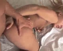 Nikky Thorne Y Valentina Nappi Están Teniendo Sexo Salvaje El Fin De Semana, Con Un Chico De Su Vecindario.