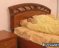La Bionda Russa Si È Inginocchiata In Una Sala Massaggi Per Succhiare Il Più Grande Cazzo Di Sempre