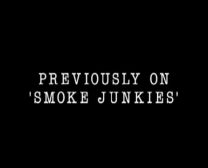 التدخين الساخن جبهة مورو لديها جنون كس على الإطلاق