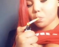Ebony Tiener Roken En Vingeren Haar Snatch.