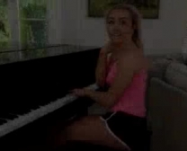 Sexy Profesor De Piano Follado Por Un Estudiante