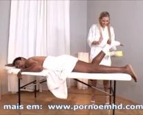 Negao Comendo Gostosa Apos Massagem - Pornoemhd.br