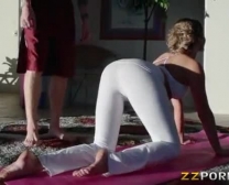 Enorme Culo Mia Malkova Bateu Em Doggystyle Durante Sua Sessão De Yoga