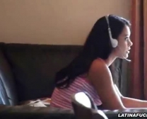 Latina Gamer Celina Santiago Gargles Nyalóka