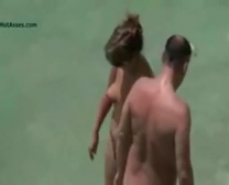 Mogliettina È Collettiva Con Uno Sconosciuto In Spiaggia Nudi - Pornhub