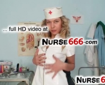 Esplêndida Bunda-Plug Auto-Exame Enfermeira Kristy Fervor Platinum-Blonde