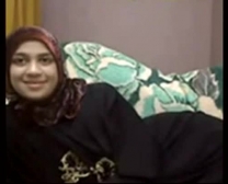 Empurrões Senhora Hijab Brutas Na Webcam