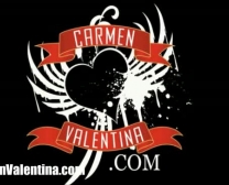 Cumslut Carmen Valentina Krijgt Een Gezicht Klaarkomen Op Wasdag