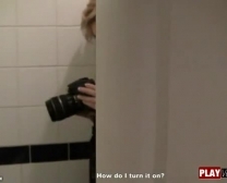 سكس لام مع صديق ابنها في الحمام