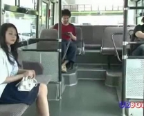 Wifey Rígida De Tres Vías Devastado Por El Conductor En El Bus 01